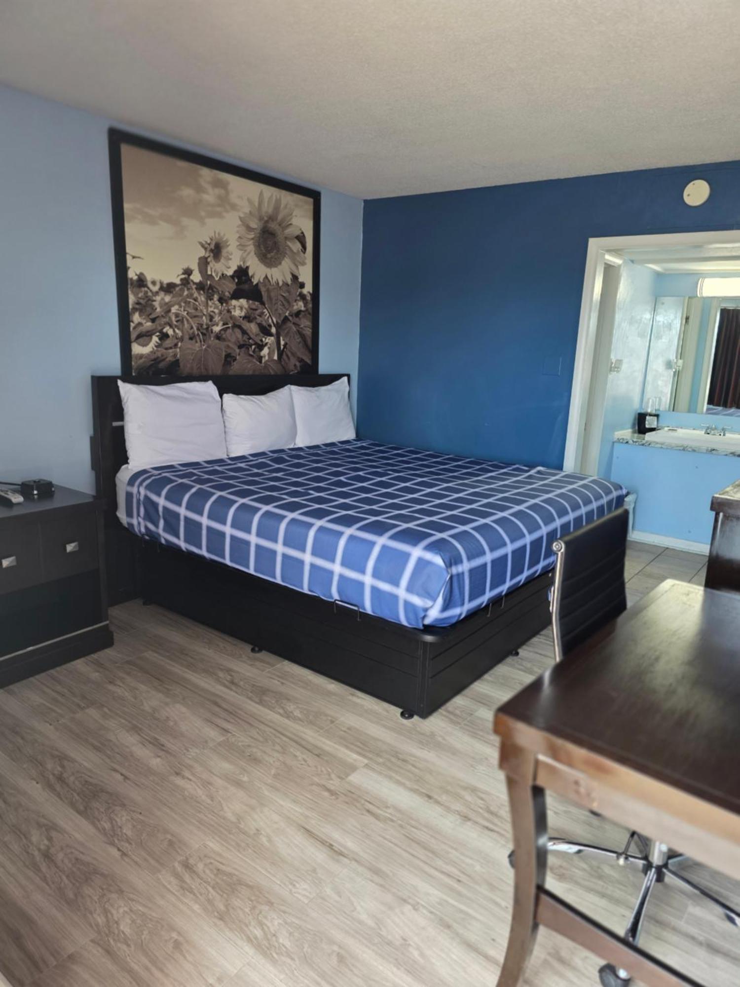 Deluxe King Room