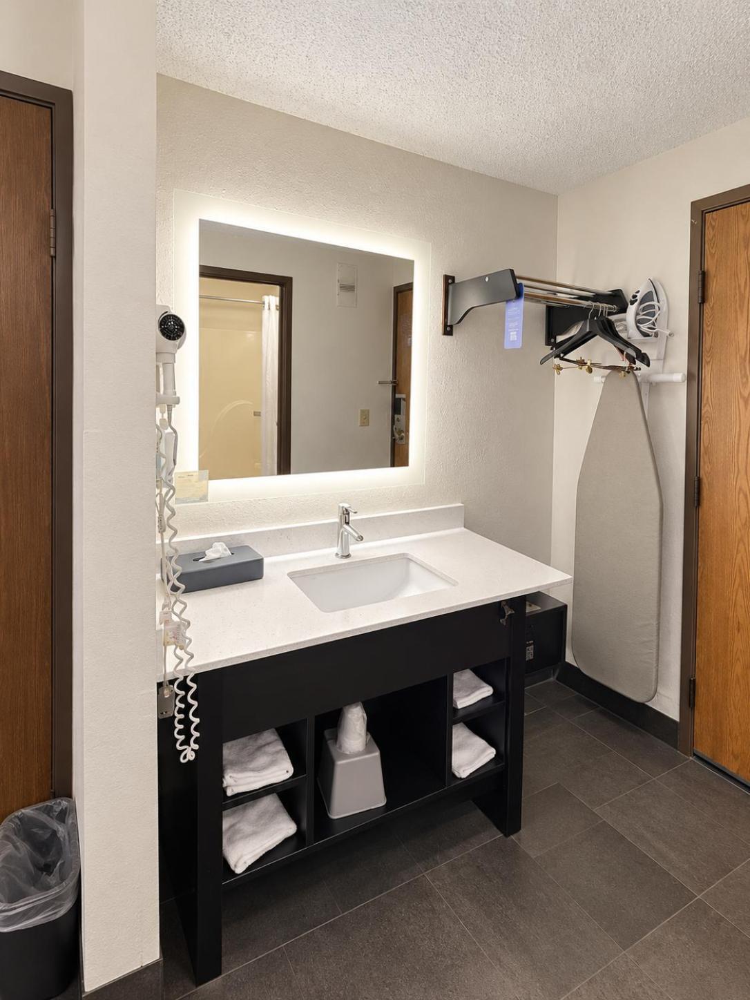 Queen Room - Mobility Access/Non-Smoking