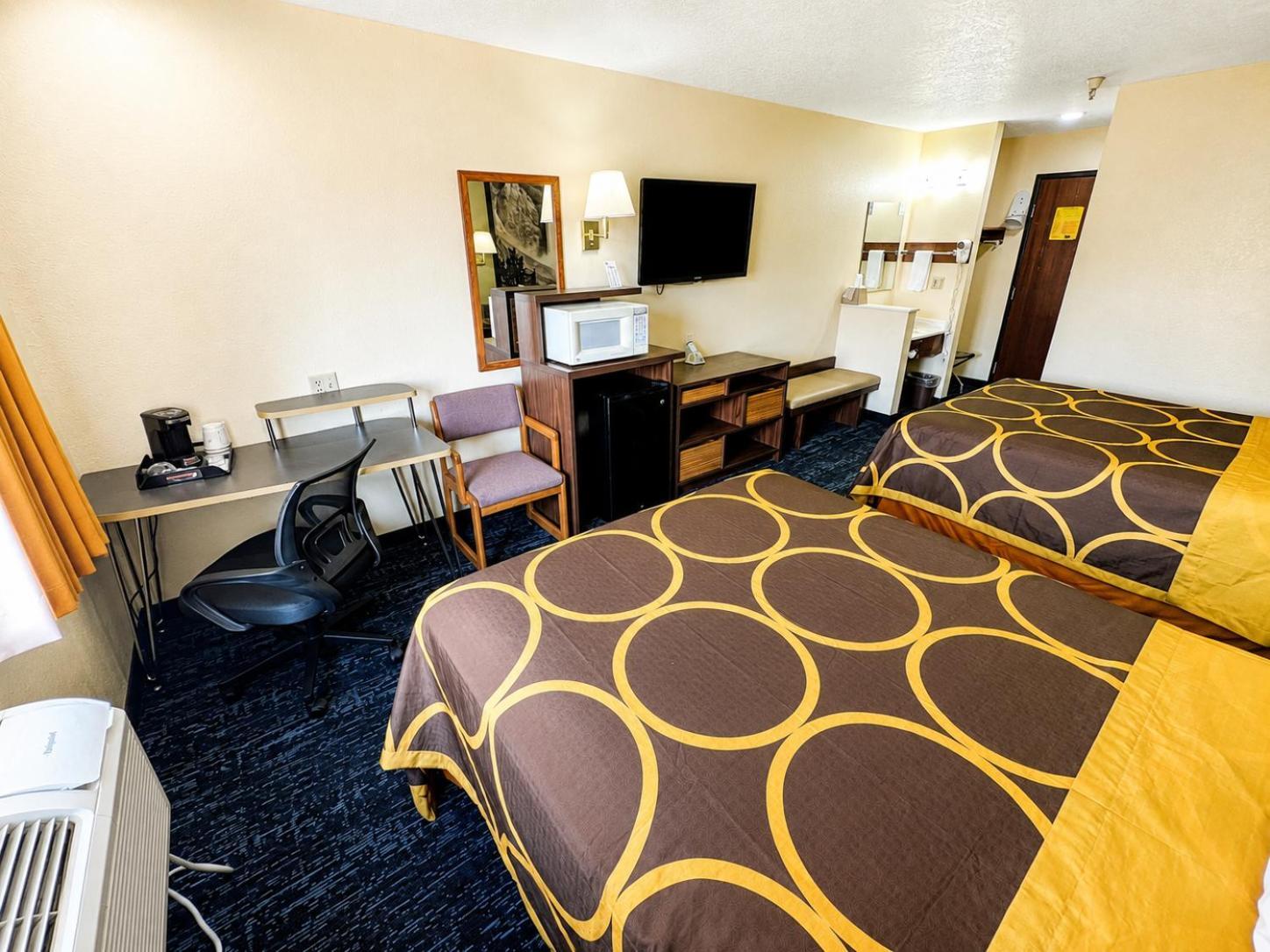 Queen Room with Two Queen Beds - Non-Smoking