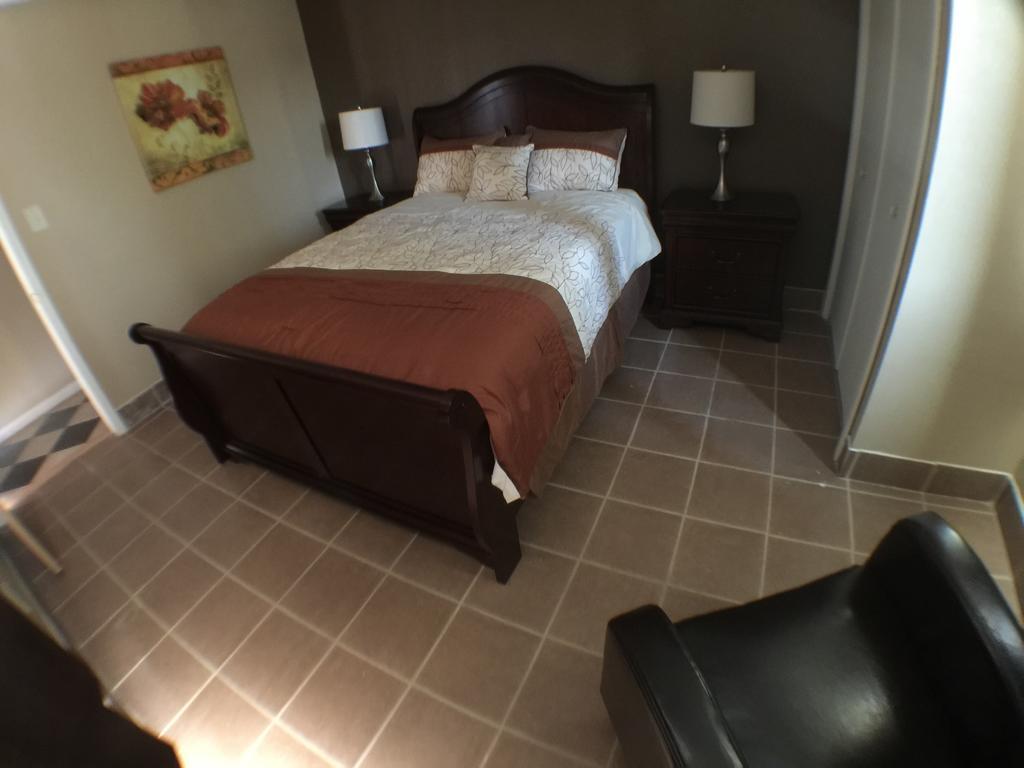 Deluxe Queen Suite