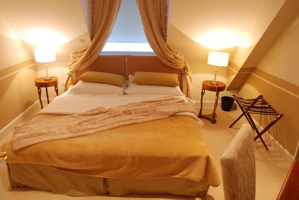 King Room with Lake View,416443887:JPEG