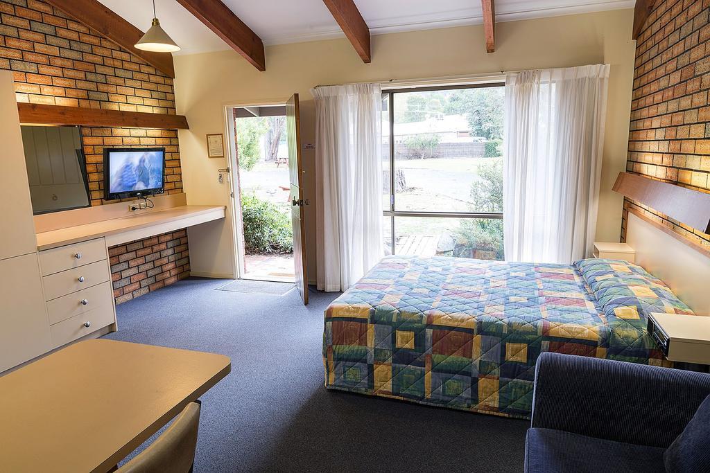 Standard Family Room,214665158:JPEG