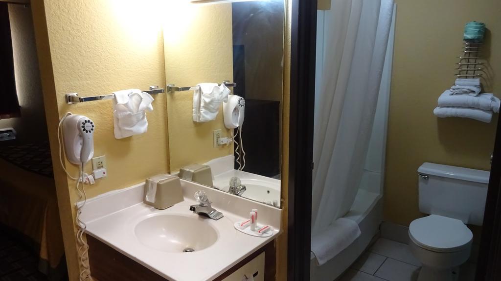 King Room - Disability Access/Non-Smoking