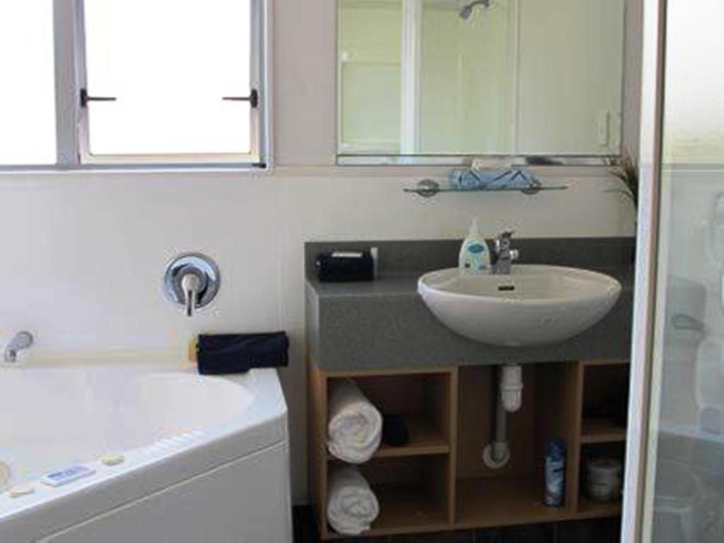 Deluxe One Bedroom,702897889:JPEG