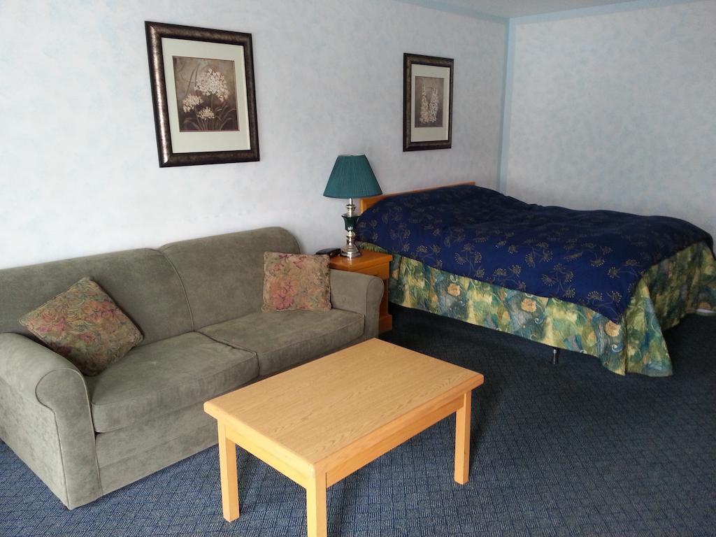 Queen Room,235577673:JPEG