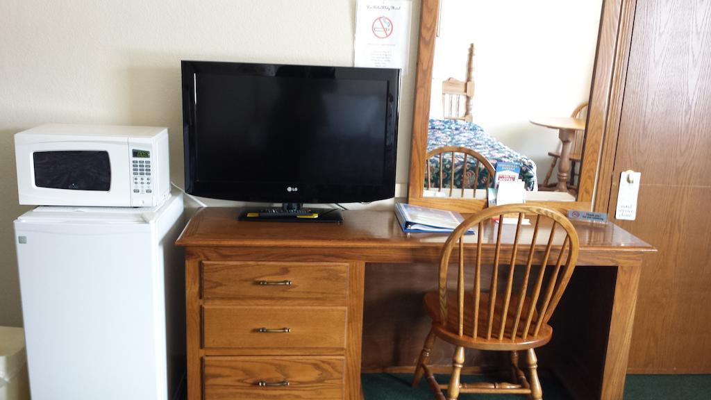 Double Room with Two Double Beds - Disability Access/Non-Smoking