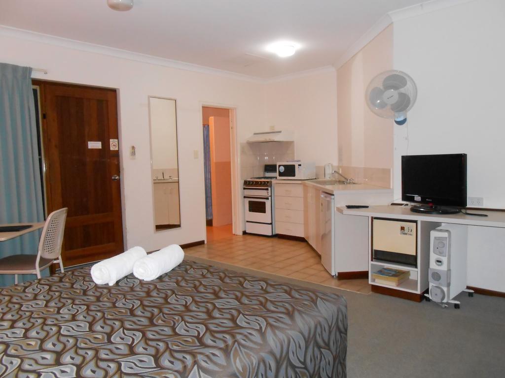 Standard Queen Room,697989666:JPEG