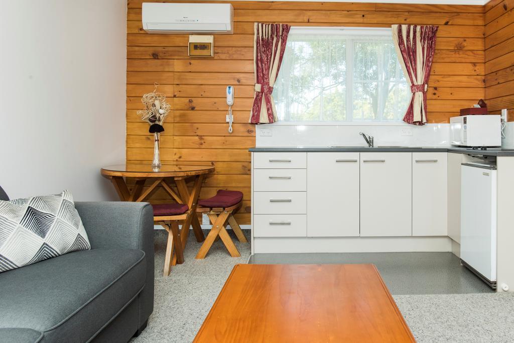 Deluxe Studio,1329460916:JPEG