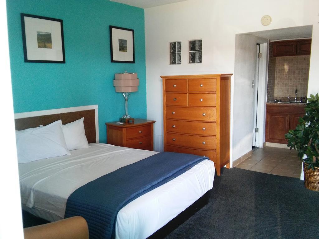 Queen Suite,404139198:JPEG