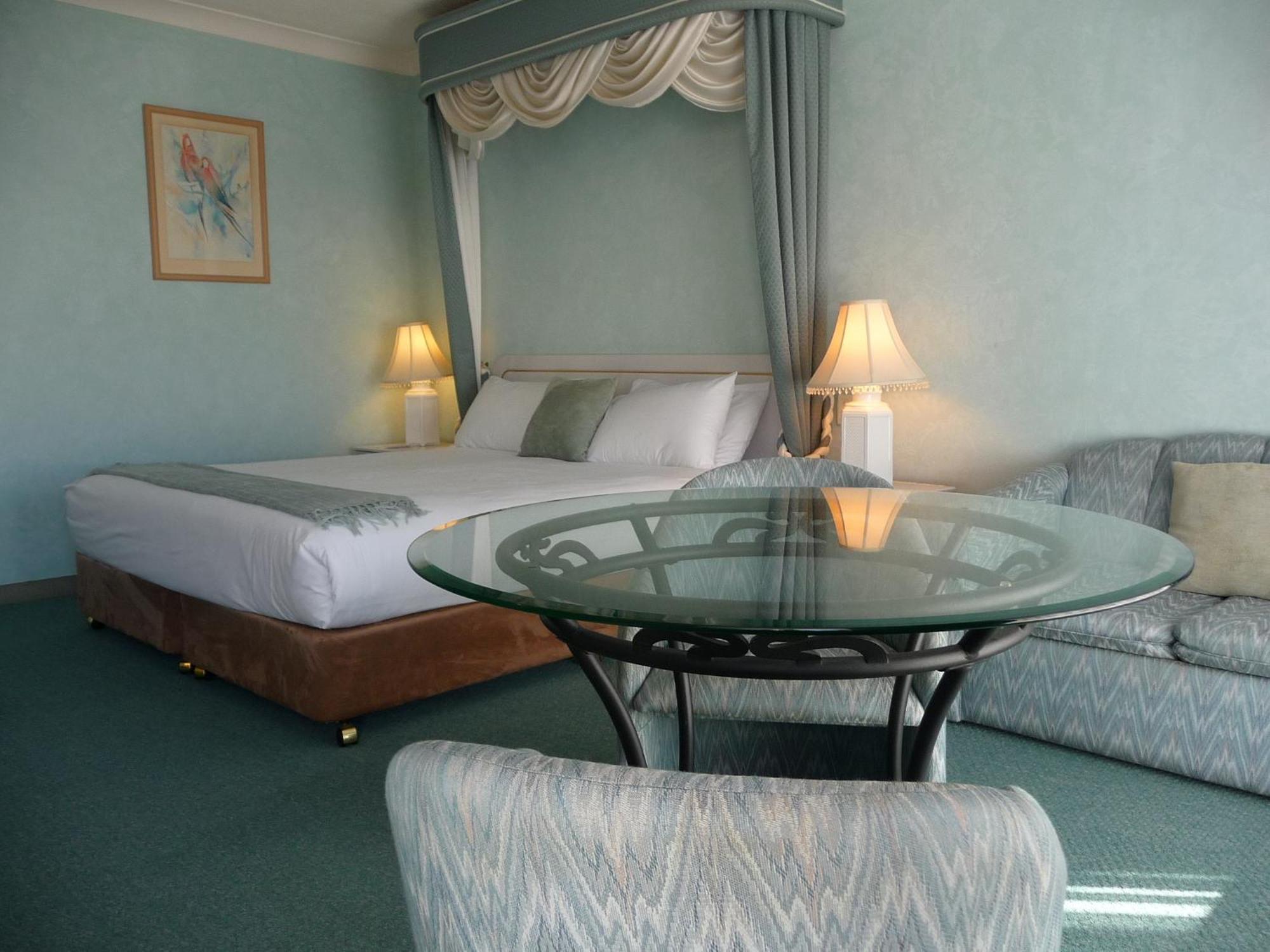 King Room with Spa Bath