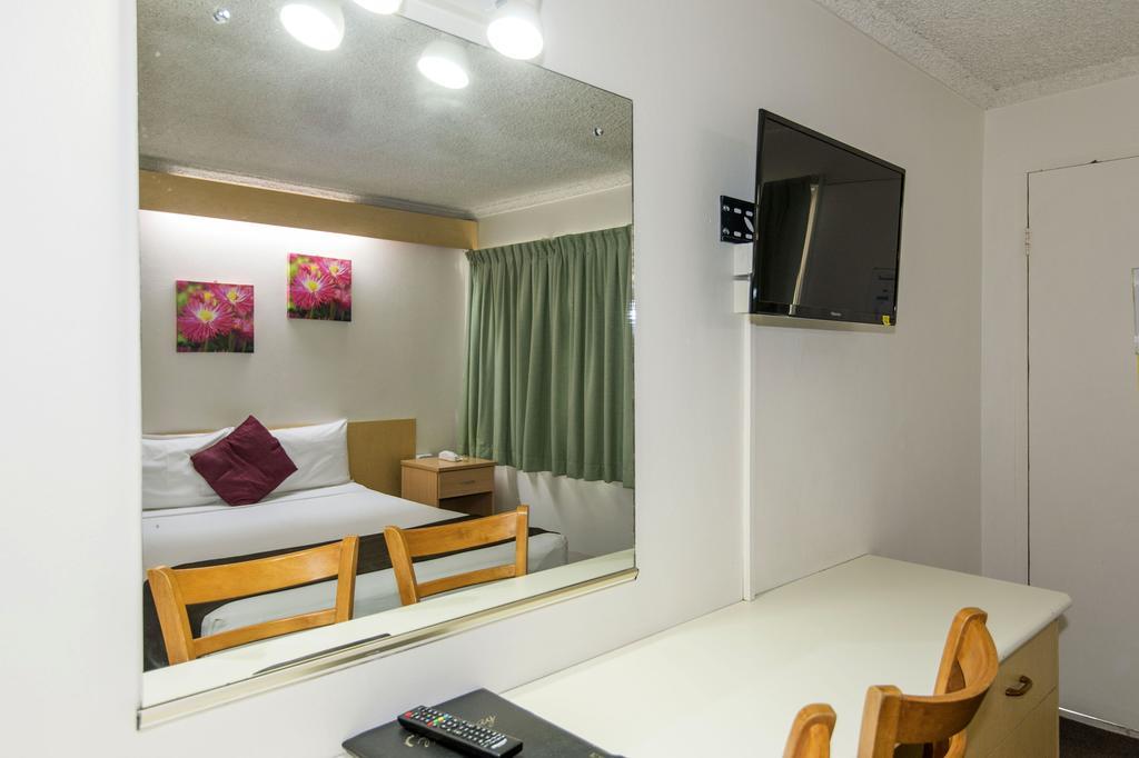 Economy Queen Room