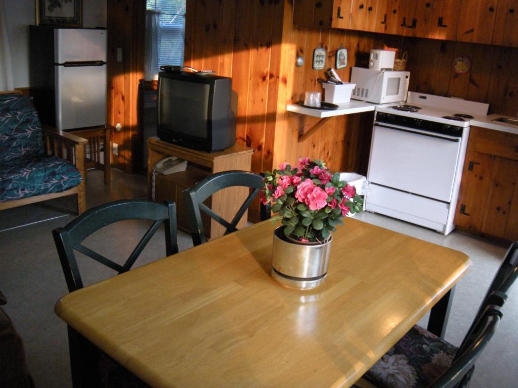 Deluxe One-Bedroom Suite with Kitchenette