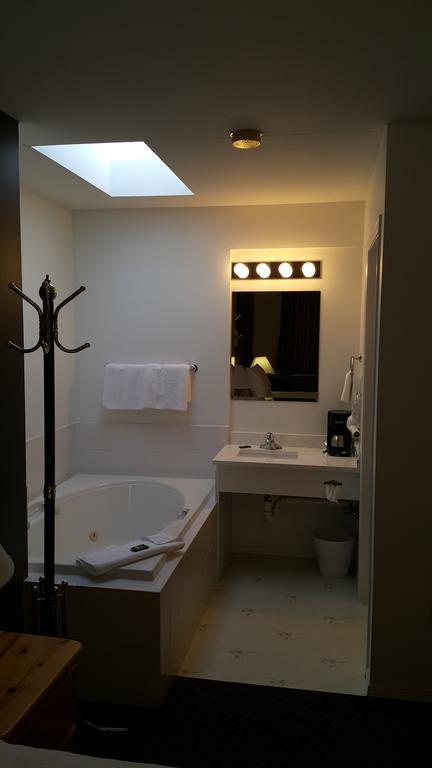 Queen Room Spa Bath,338964811:JPEG