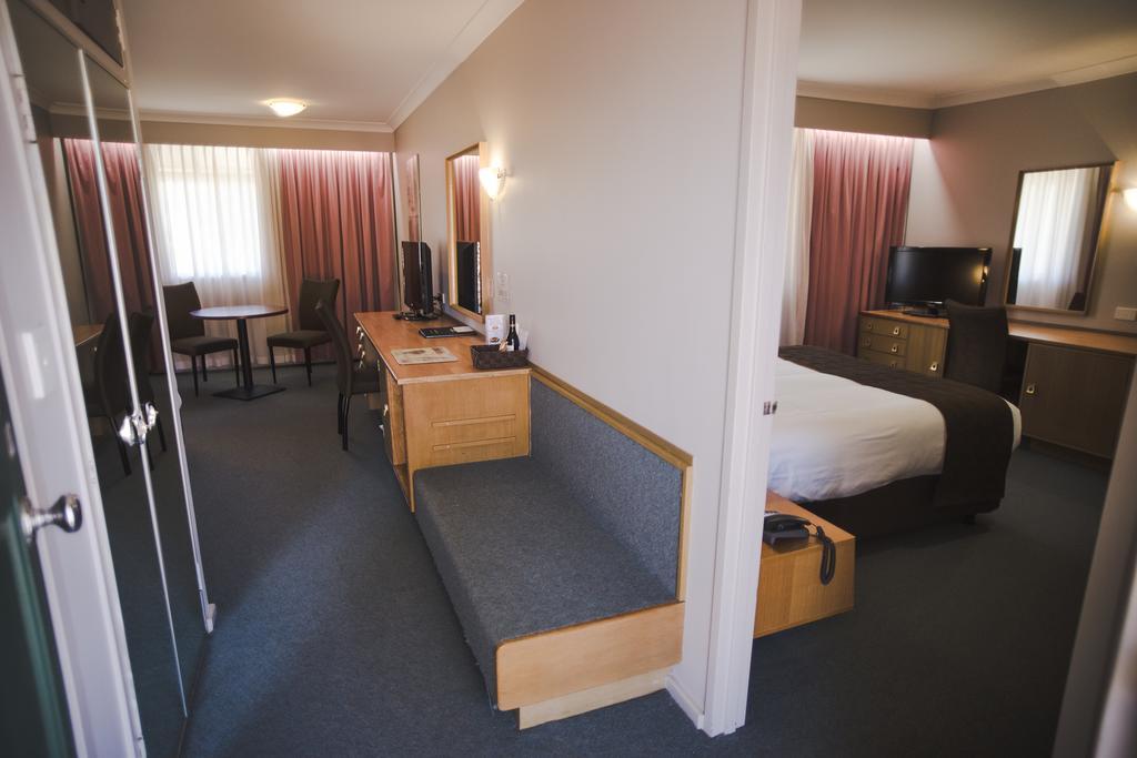 Two-Bedroom Suite,1742767188:JPEG