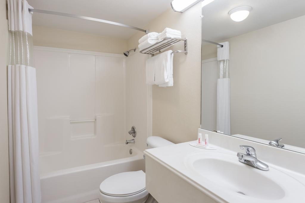 Double Room with Two Double Beds - Smoking