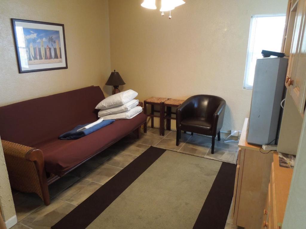 Studio (6  Adults)