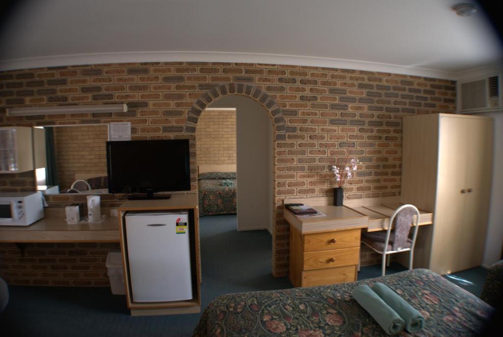 Family Room,1259550469:JPEG