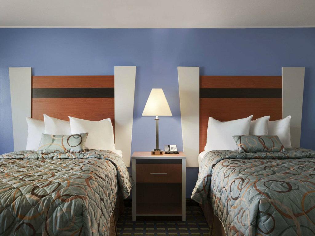 Double Room with Two Double Beds - Non-Smoking