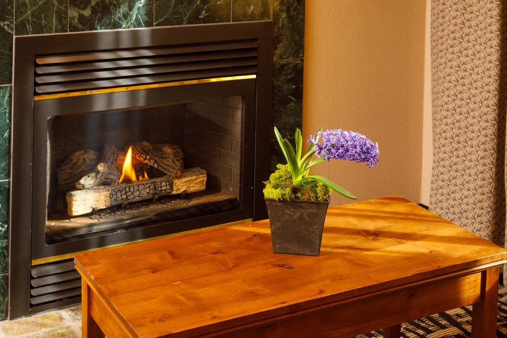 Queen Suite with Two Queen Beds and Fireplace