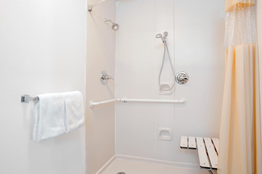 King Room - Disability Access - Non-Smoking
