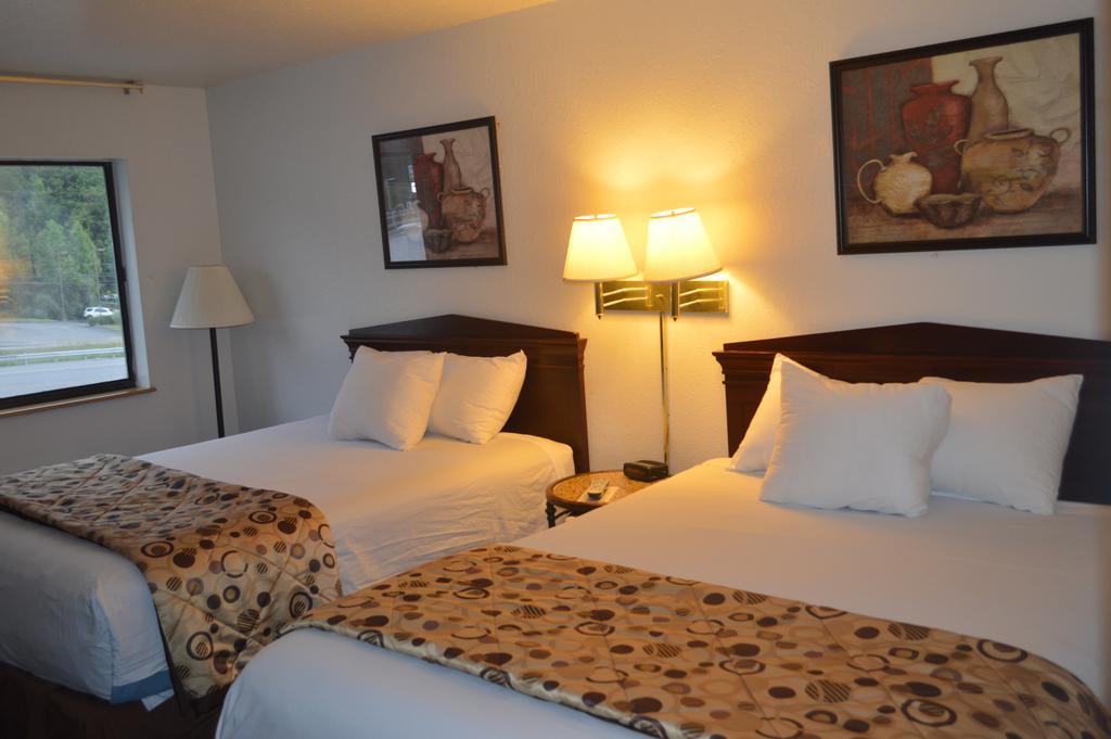Double Room with Two Double Beds - Non-Smoking