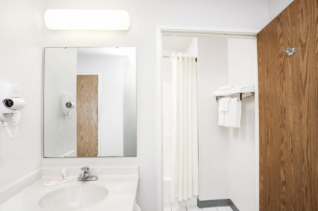 King Room - Mobility Access/Non-Smoking