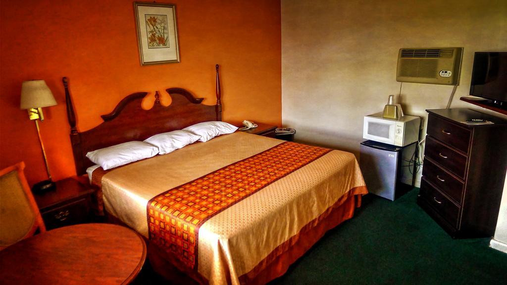King Room with Roll-In Shower - Disability Access