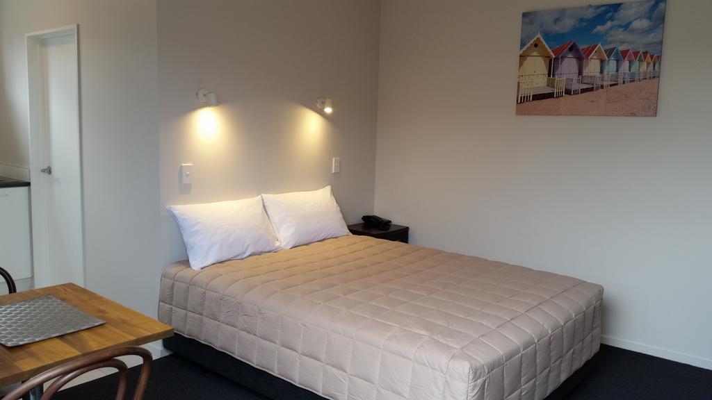 Queen Studio with Bath (3 Adults),434348019:JPEG