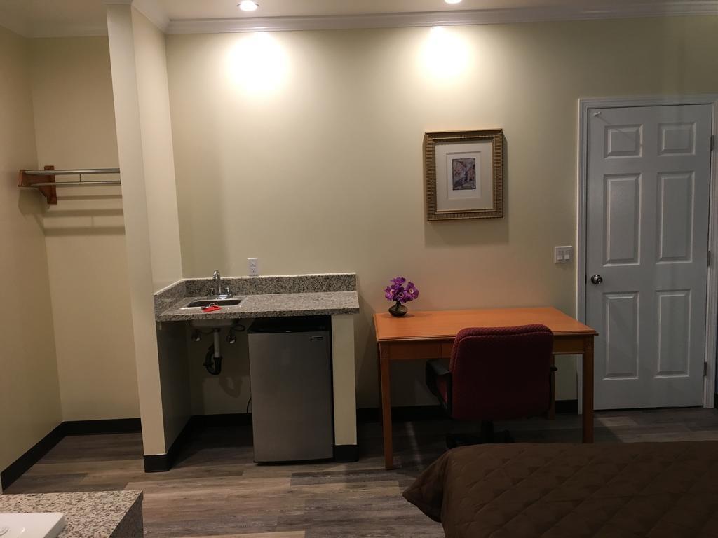 Honeymoon Suite