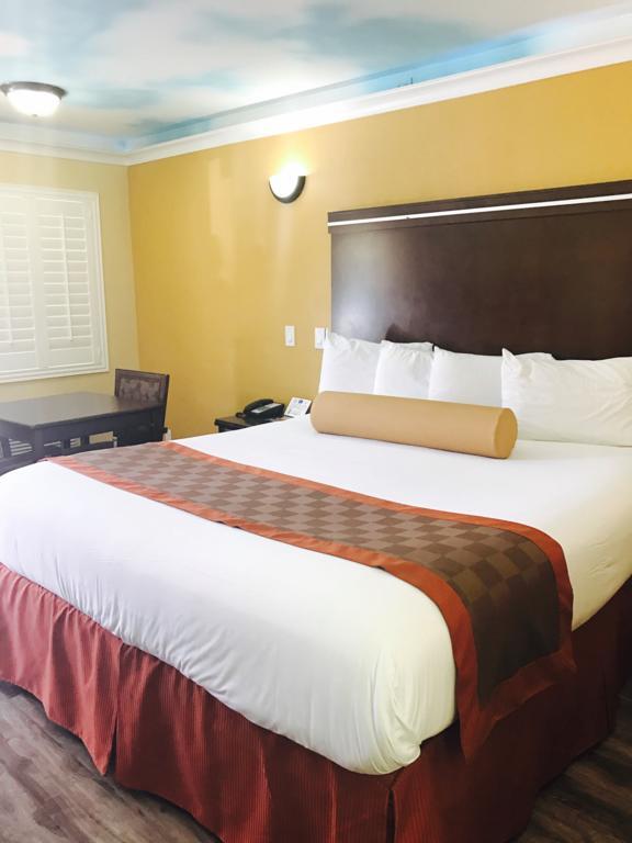 King Room - Smoking,1037536951:JPEG