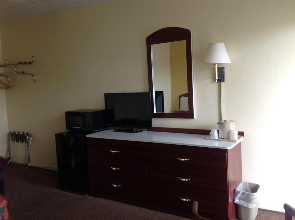 Queen Room - Non-Smoking