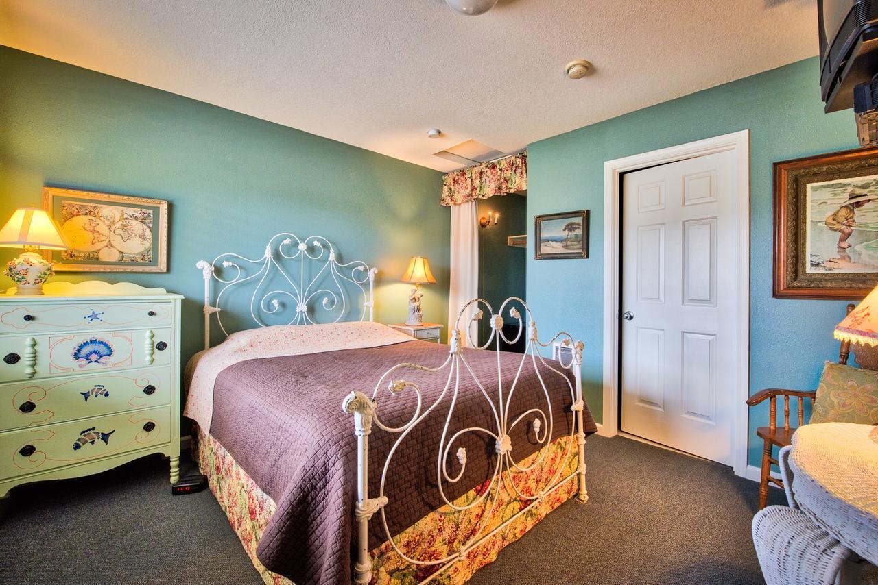 Queen Room - No Pets