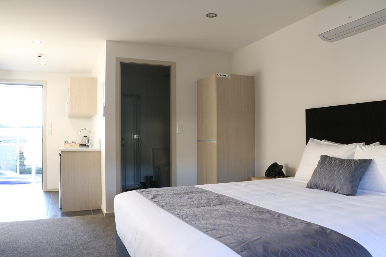 Premium Studio,737204080:JPEG