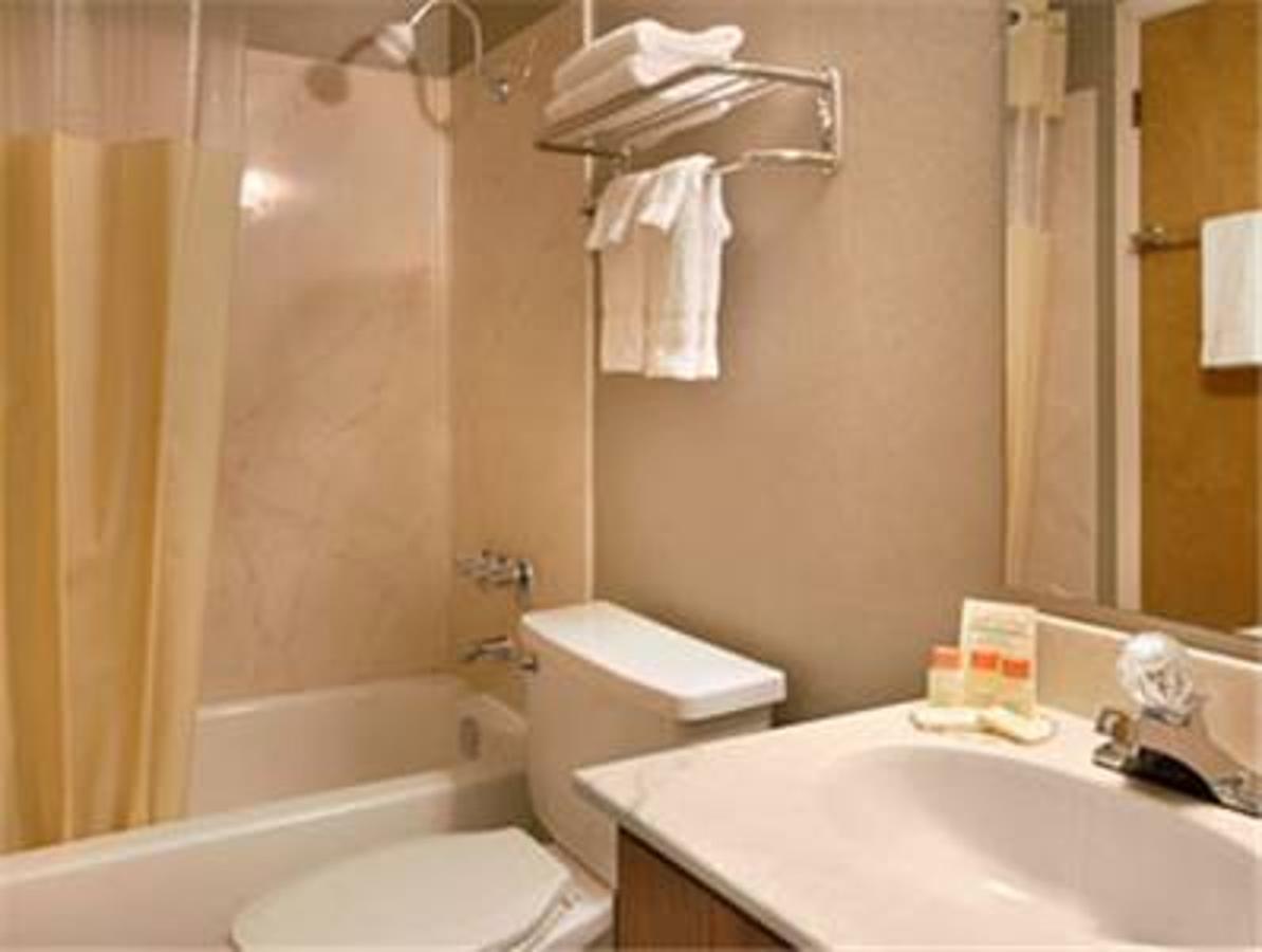 Deluxe Queen Room with Two Queen Beds - Non-Smoking