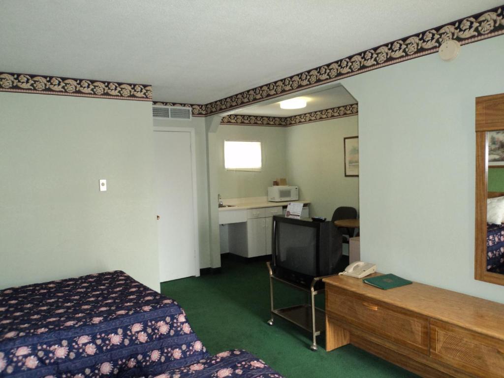 Queen Room with Two Queen Beds - Non-Smoking