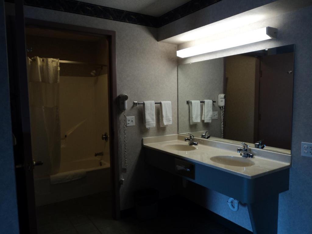 King Room - Non-Smoking