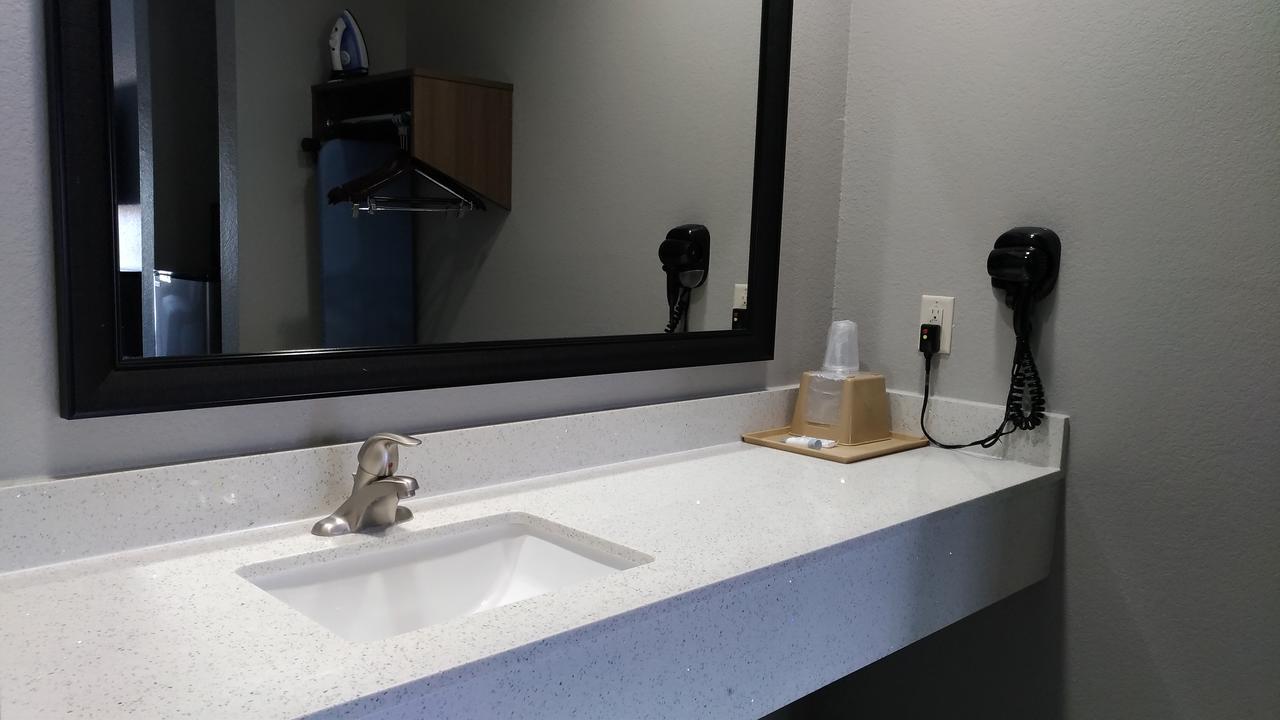 King Room - Non-Smoking