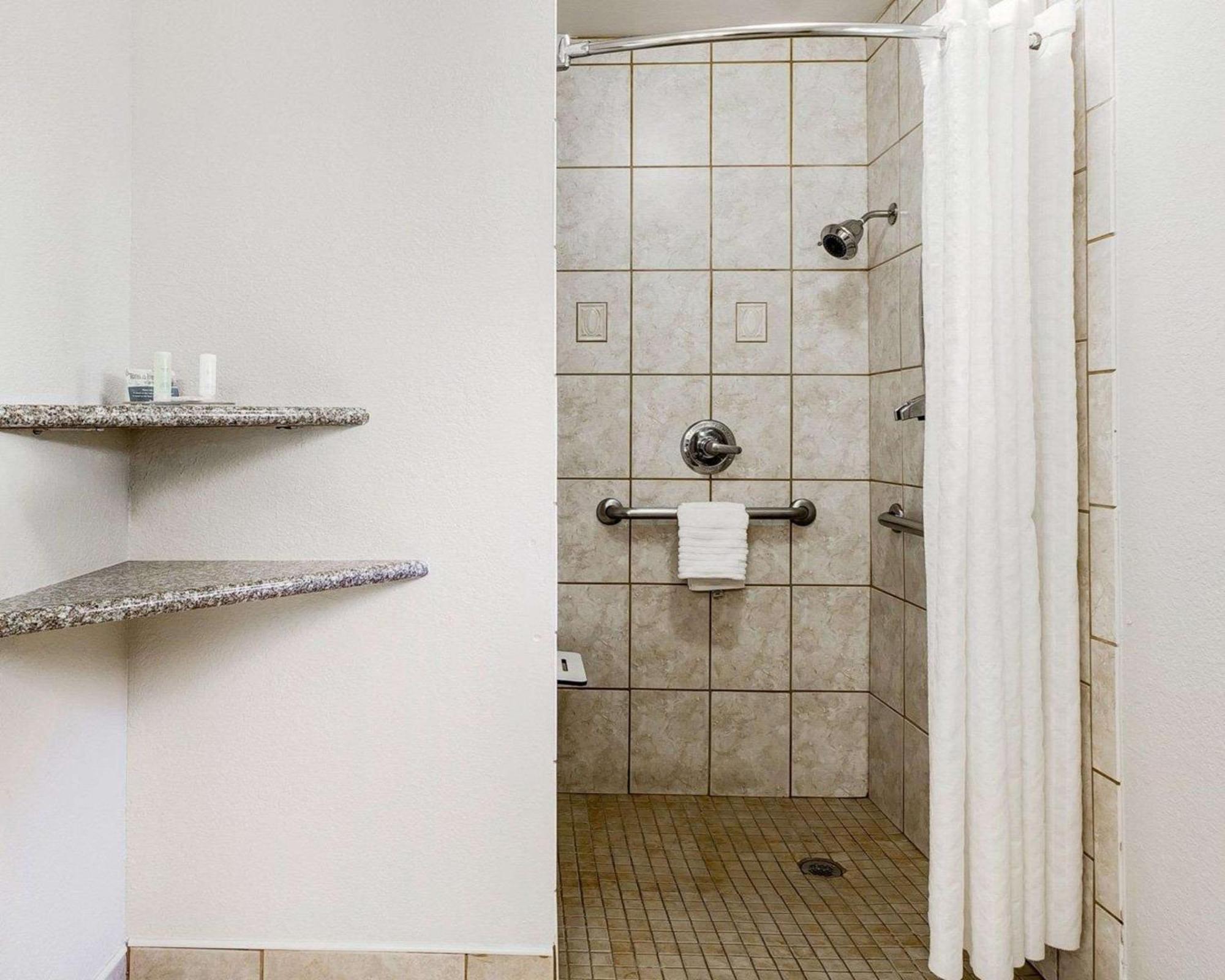 Queen Room - Disability Access