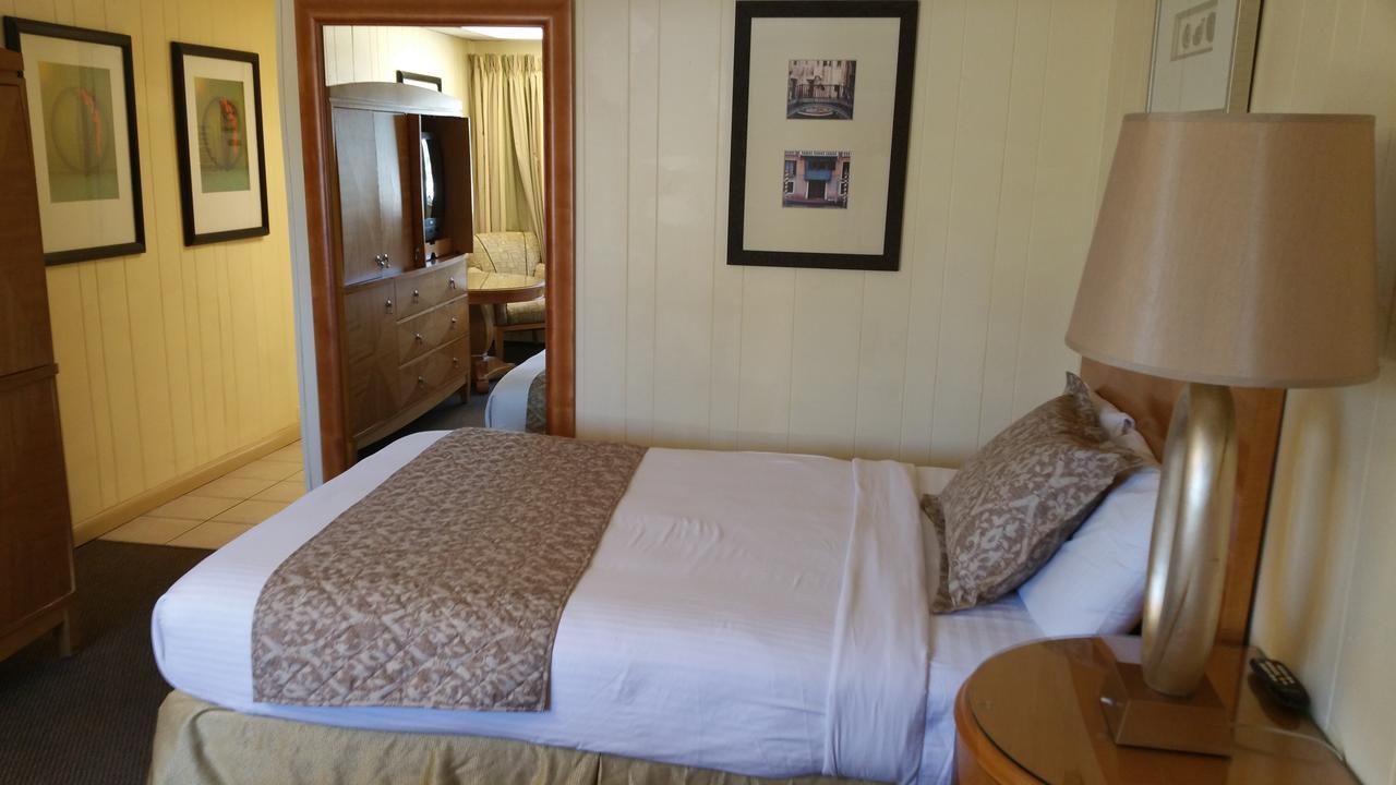 Deluxe Queen Room