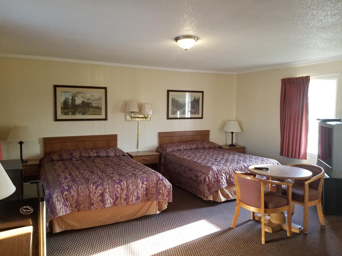 Deluxe Double Room (2 Adults + 1 Child)