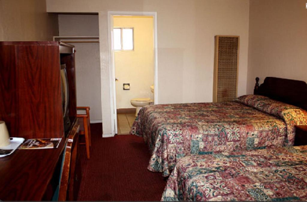 Queen Room with Two Queen Beds - Non-Smoking