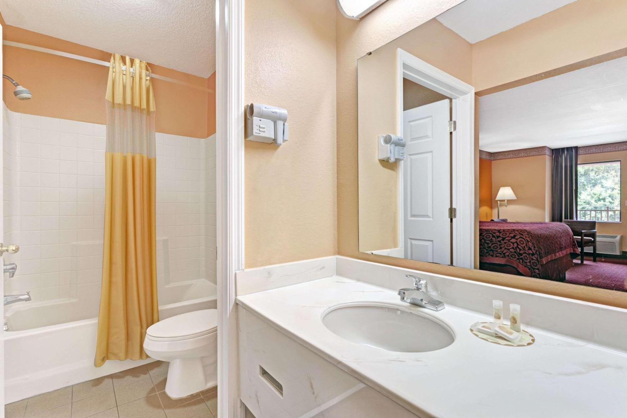 Double Room with Two Double Beds - Smoking