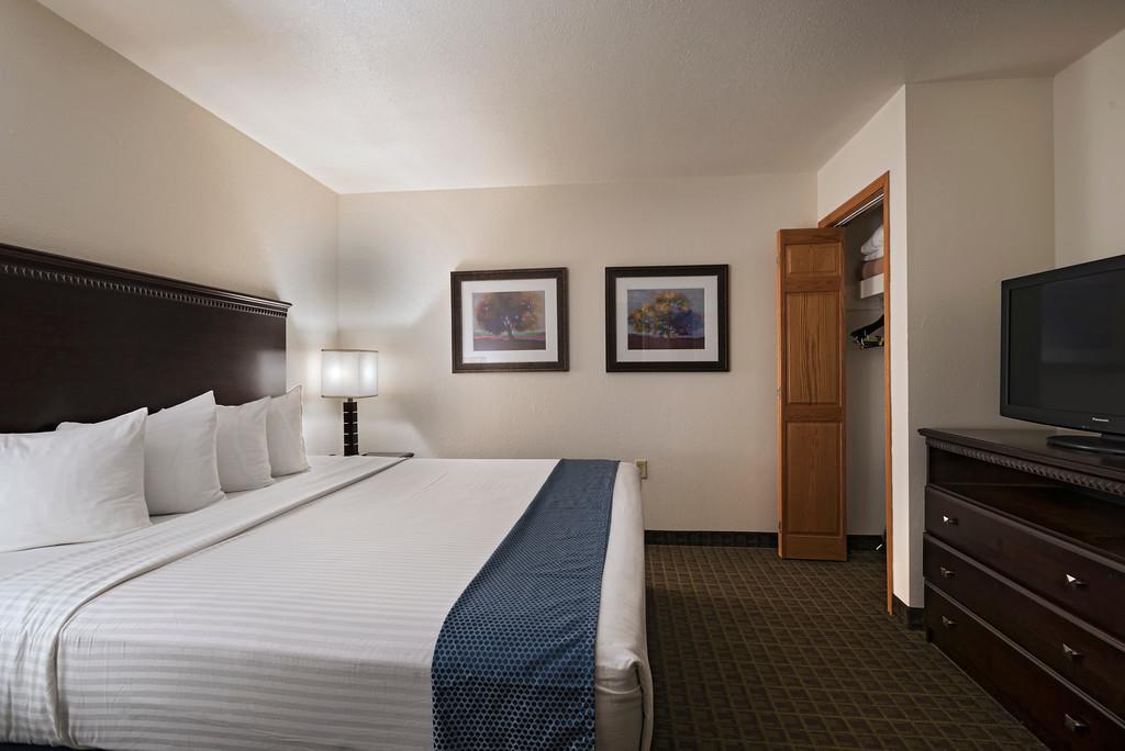 Deluxe King Suite