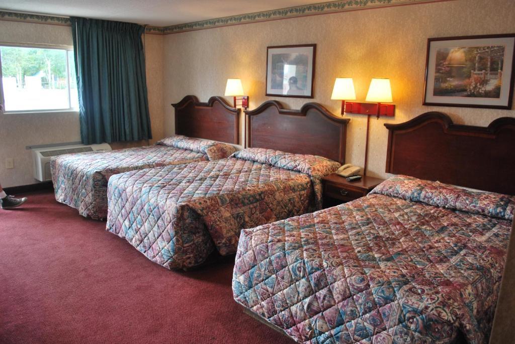Deluxe Room with Three Double Beds