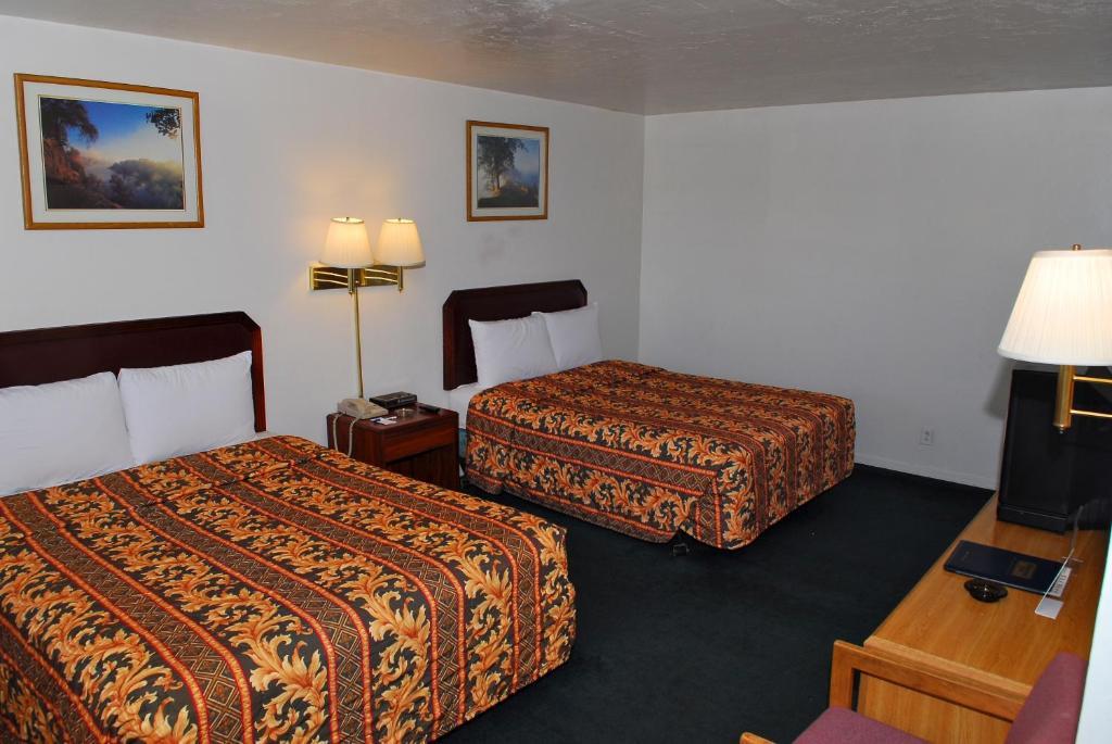 Queen Room with Two Queen Beds - Smoking