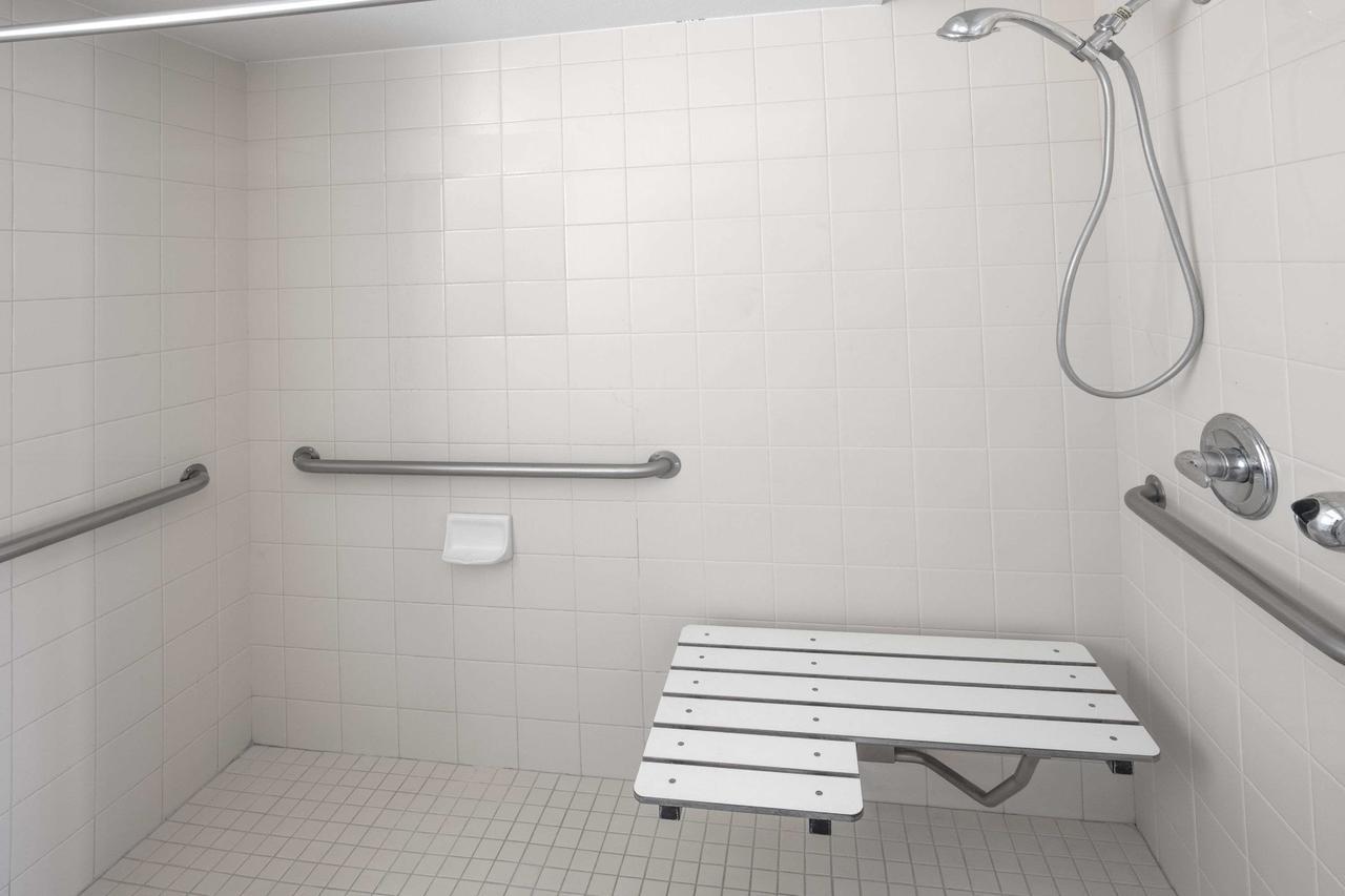 Queen Room - Disability Access - Non-Smoking