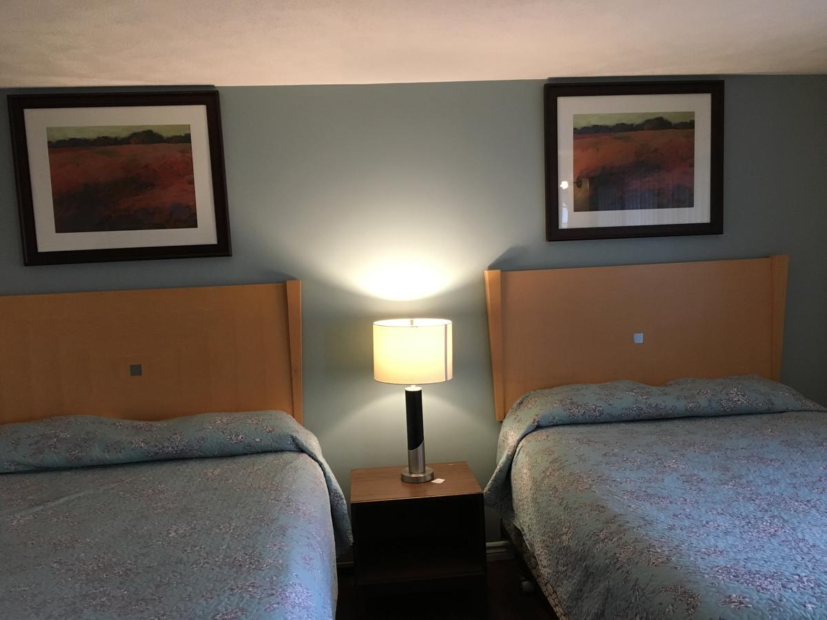 Queen Room Two Queen Beds Non-Smoking,633140781:JPEG