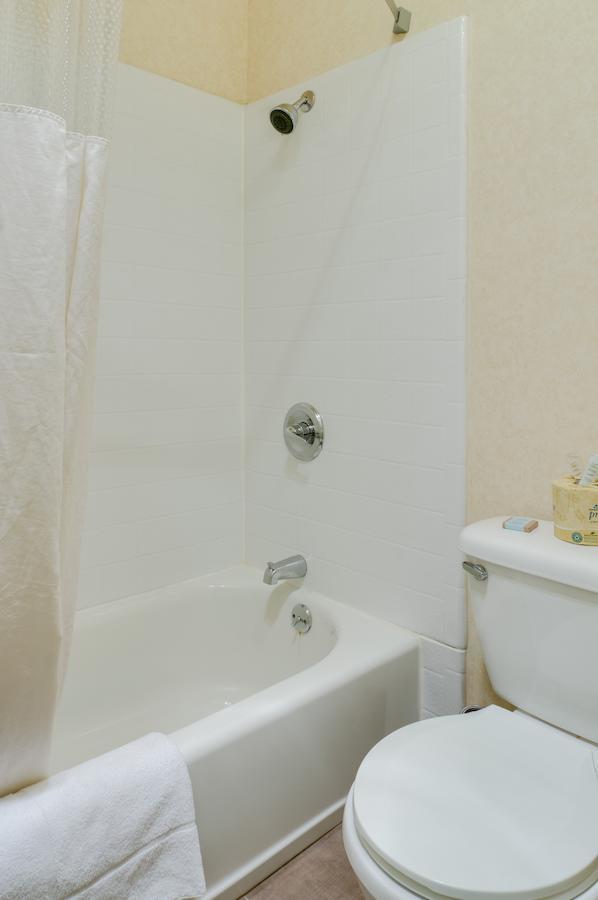 Studio Suite One Double Two Queen Beds Non-Smoking