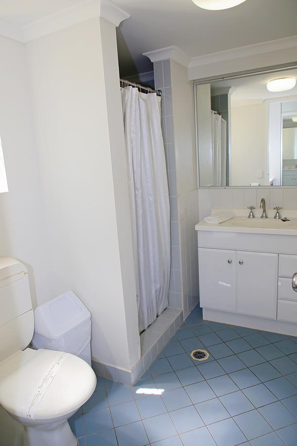 Interconnecting Queen Room with Two Bathrooms