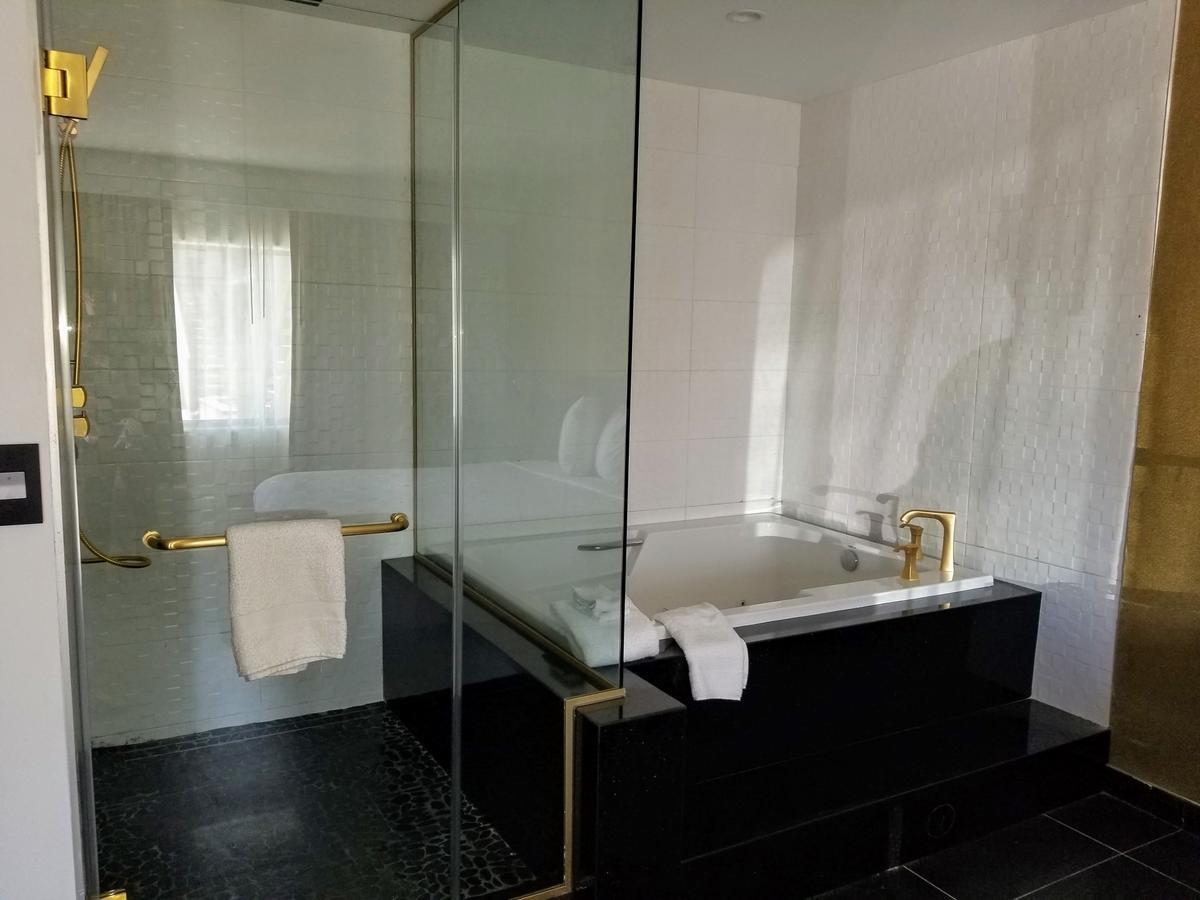 Honeymoon Suite